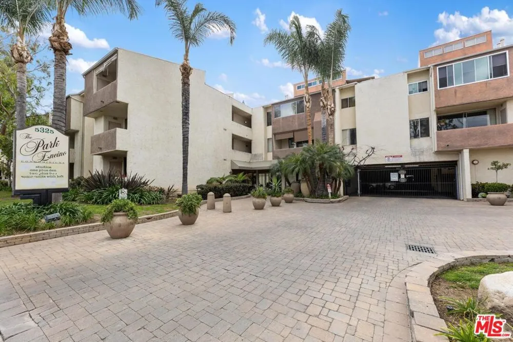 5325 Newcastle Avenue #338 Encino, CA 91316