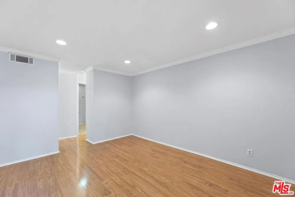5325 Newcastle Avenue #338 Encino, CA 91316