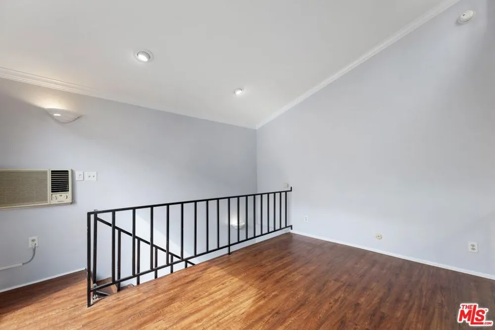 5325 Newcastle Avenue #338 Encino, CA 91316