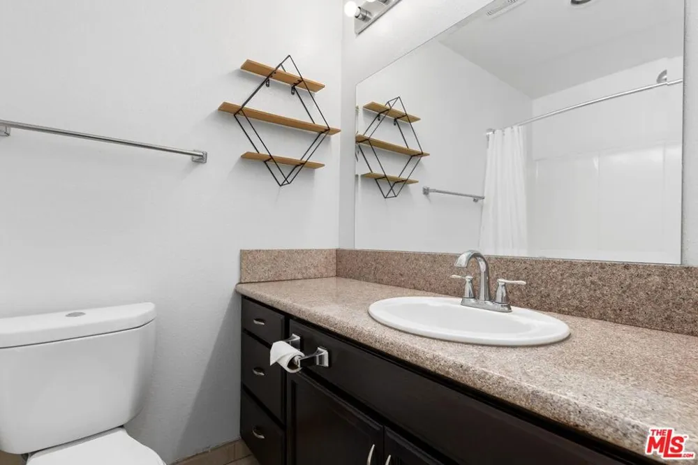5325 Newcastle Avenue #338 Encino, CA 91316