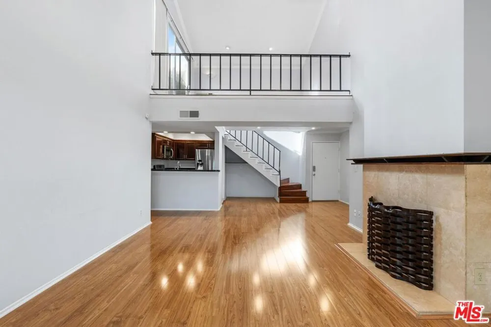 5325 Newcastle Avenue #338 Encino, CA 91316