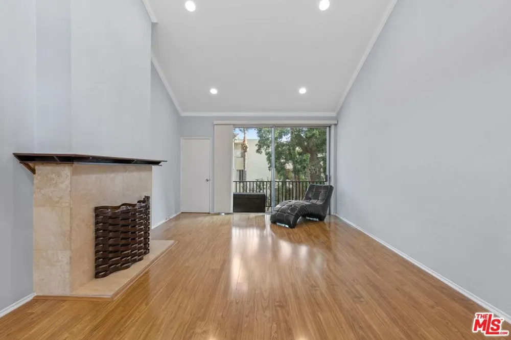 5325 Newcastle Avenue #338 Encino, CA 91316