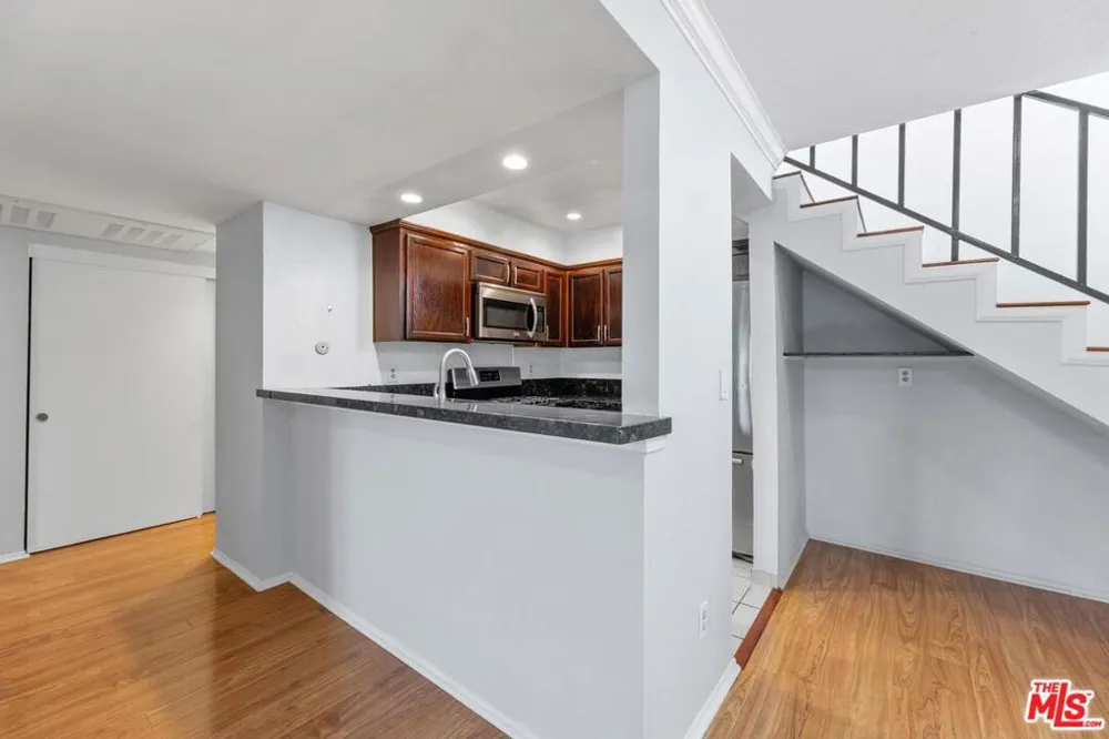 5325 Newcastle Avenue #338 Encino, CA 91316