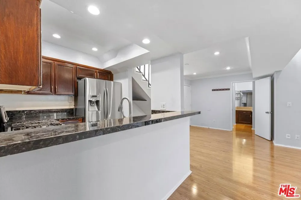 5325 Newcastle Avenue #338 Encino, CA 91316