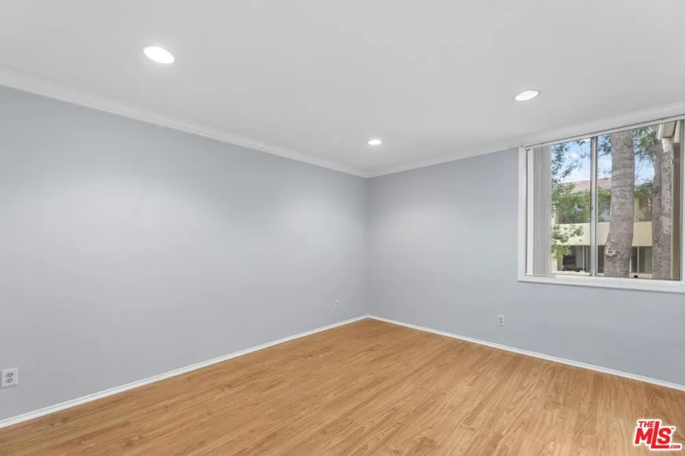 5325 Newcastle Avenue #338 Encino, CA 91316