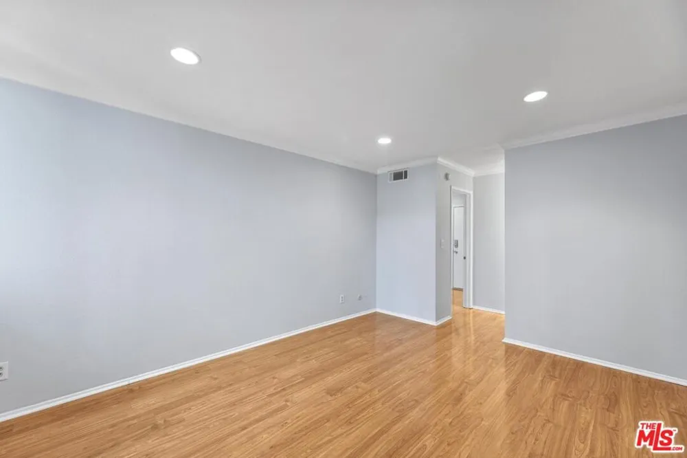 5325 Newcastle Avenue #338 Encino, CA 91316