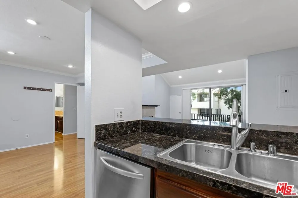 5325 Newcastle Avenue #338 Encino, CA 91316