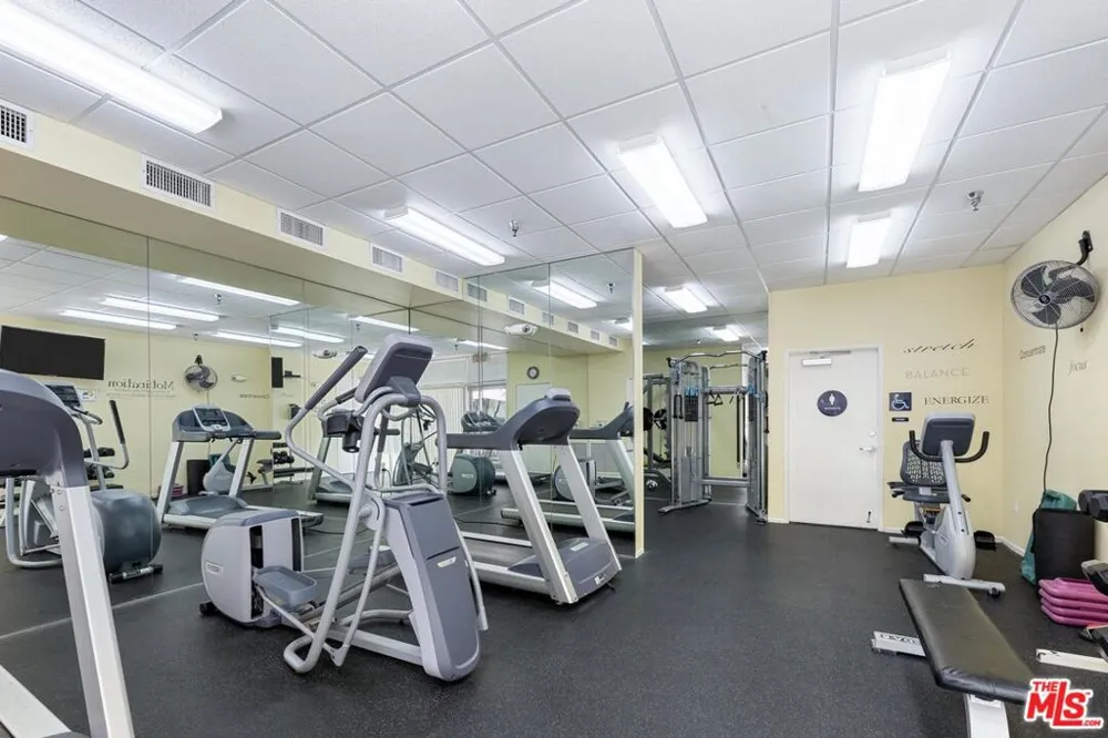 5325 Newcastle Avenue #338 Encino, CA 91316