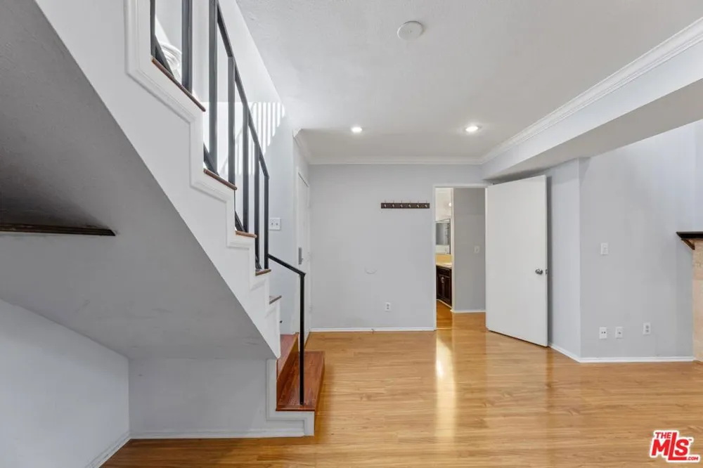 5325 Newcastle Avenue #338 Encino, CA 91316