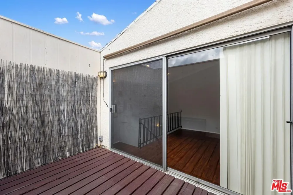 5325 Newcastle Avenue #338 Encino, CA 91316