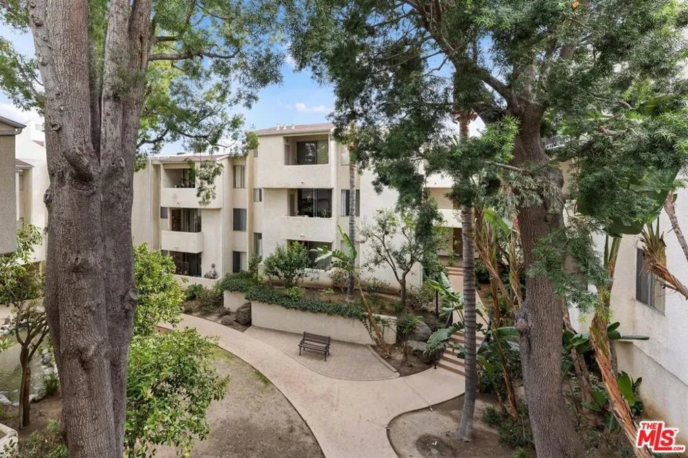 5325 Newcastle Avenue #338 Encino, CA 91316