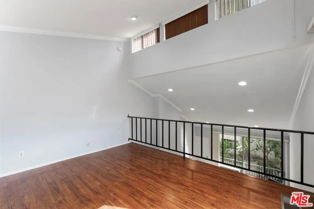 5325 Newcastle Avenue #338 Encino, CA 91316
