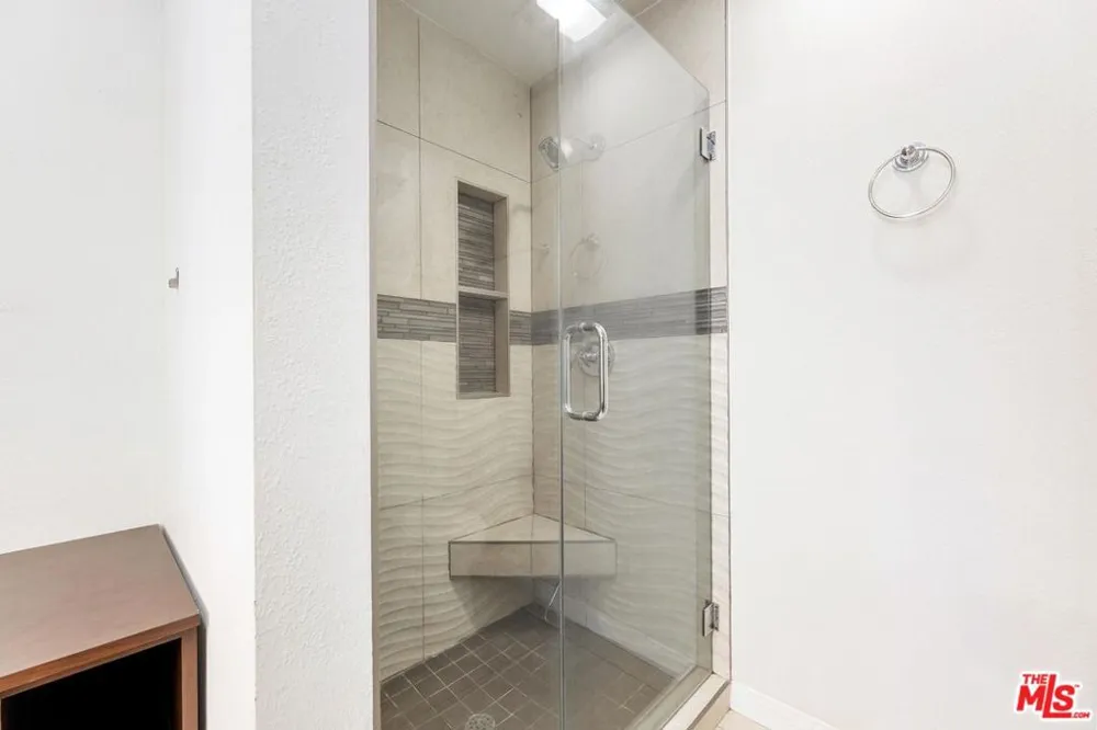 5325 Newcastle Avenue #338 Encino, CA 91316