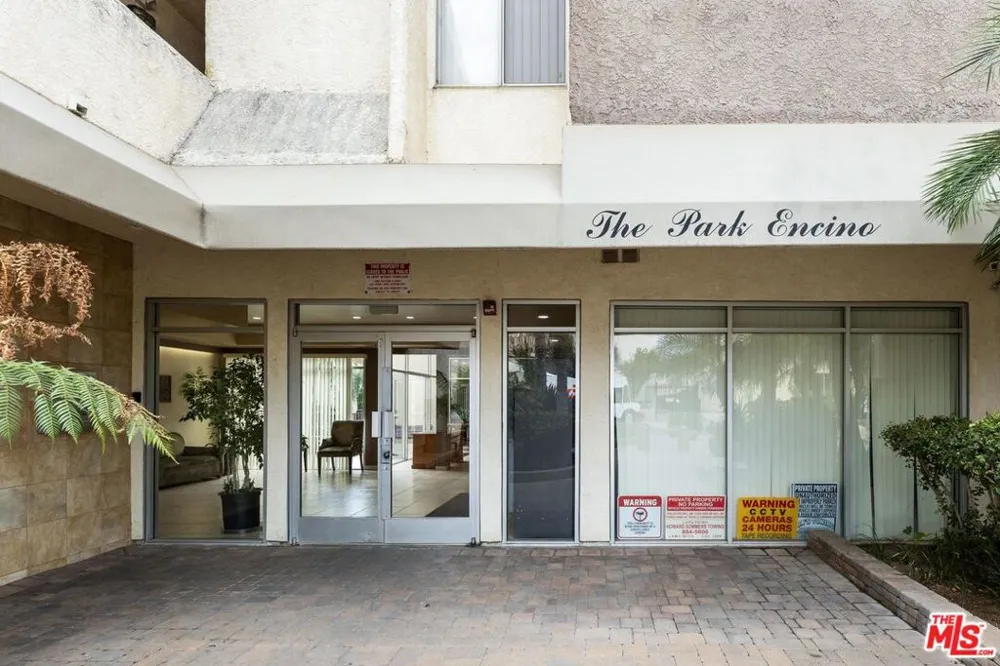 5325 Newcastle Avenue #338 Encino, CA 91316