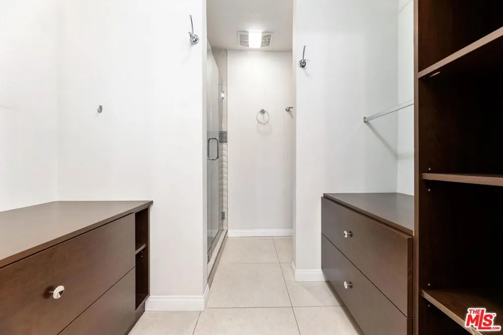 5325 Newcastle Avenue #338 Encino, CA 91316