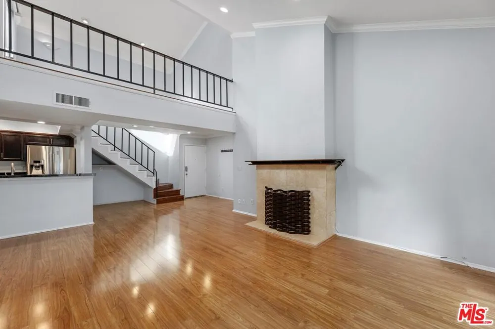 5325 Newcastle Avenue #338 Encino, CA 91316
