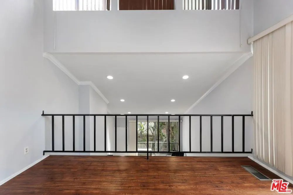 5325 Newcastle Avenue #338 Encino, CA 91316