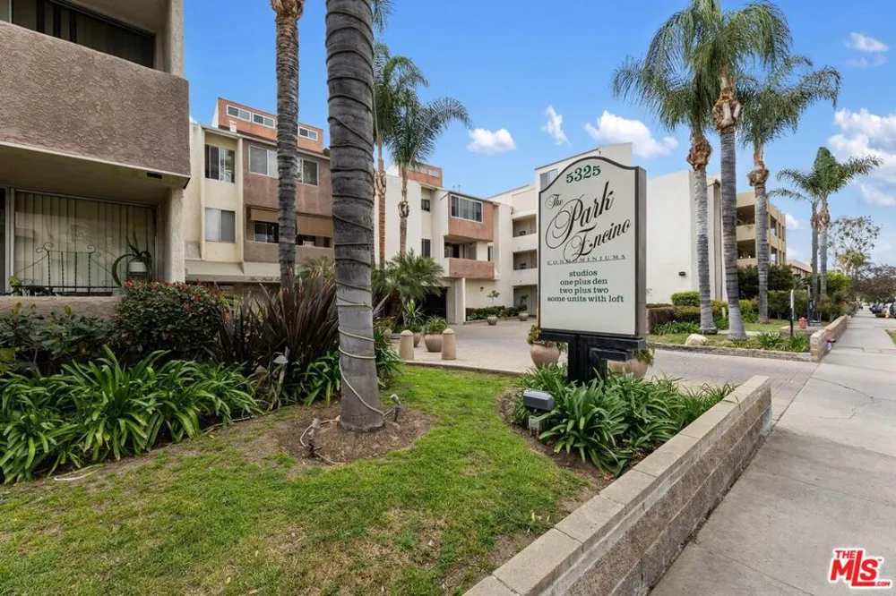 5325 Newcastle Avenue #338 Encino, CA 91316