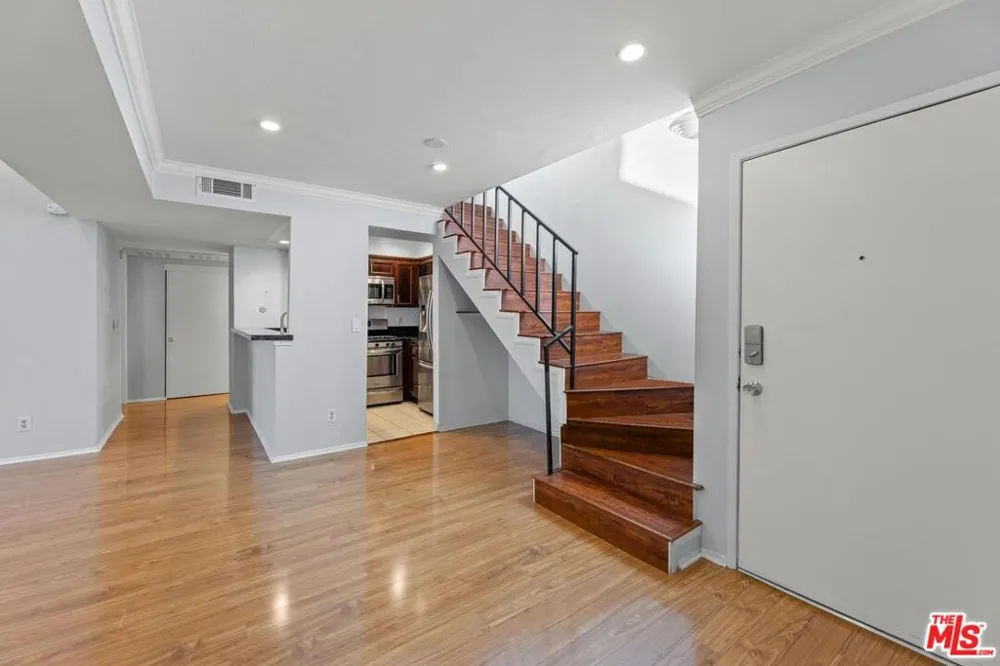 5325 Newcastle Avenue #338 Encino, CA 91316