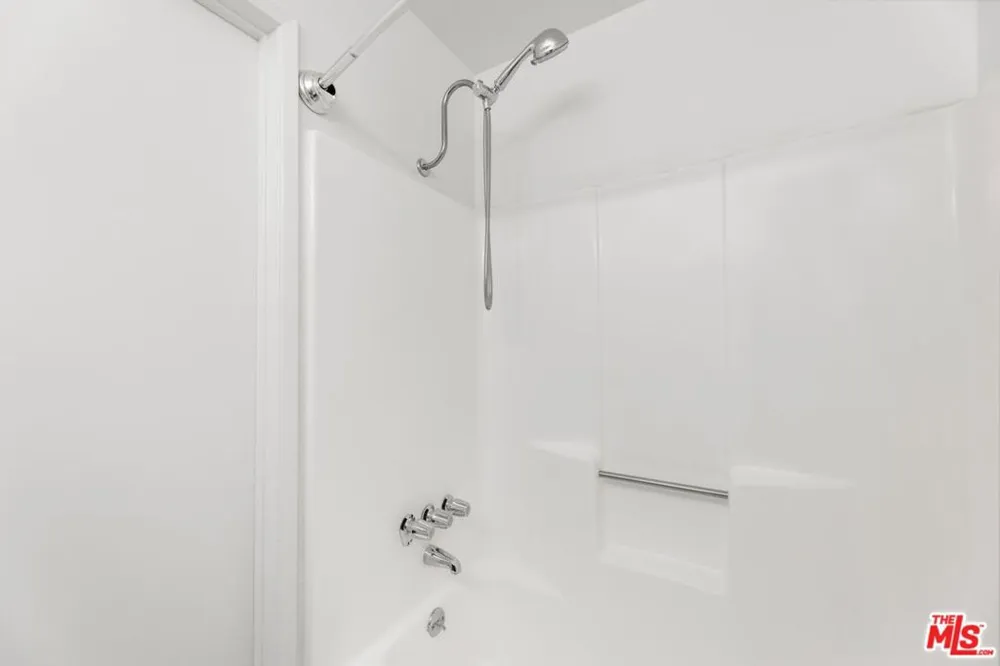 5325 Newcastle Avenue #338 Encino, CA 91316