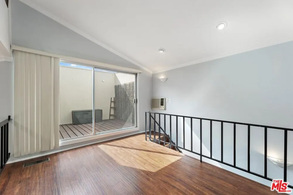 5325 Newcastle Avenue #338 Encino, CA 91316