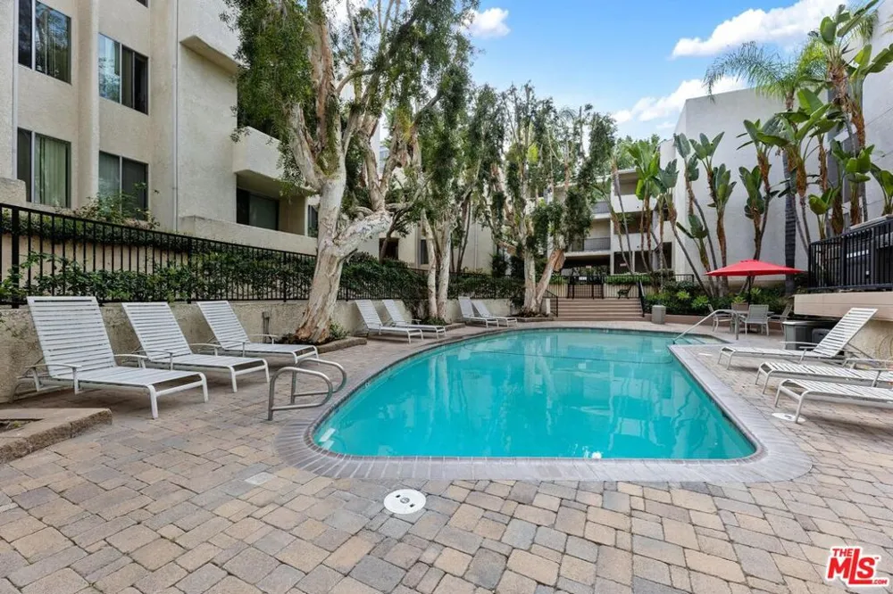 5325 Newcastle Avenue #338 Encino, CA 91316