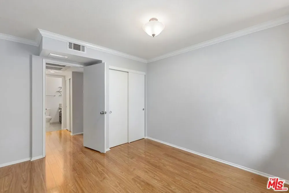 5325 Newcastle Avenue #338 Encino, CA 91316