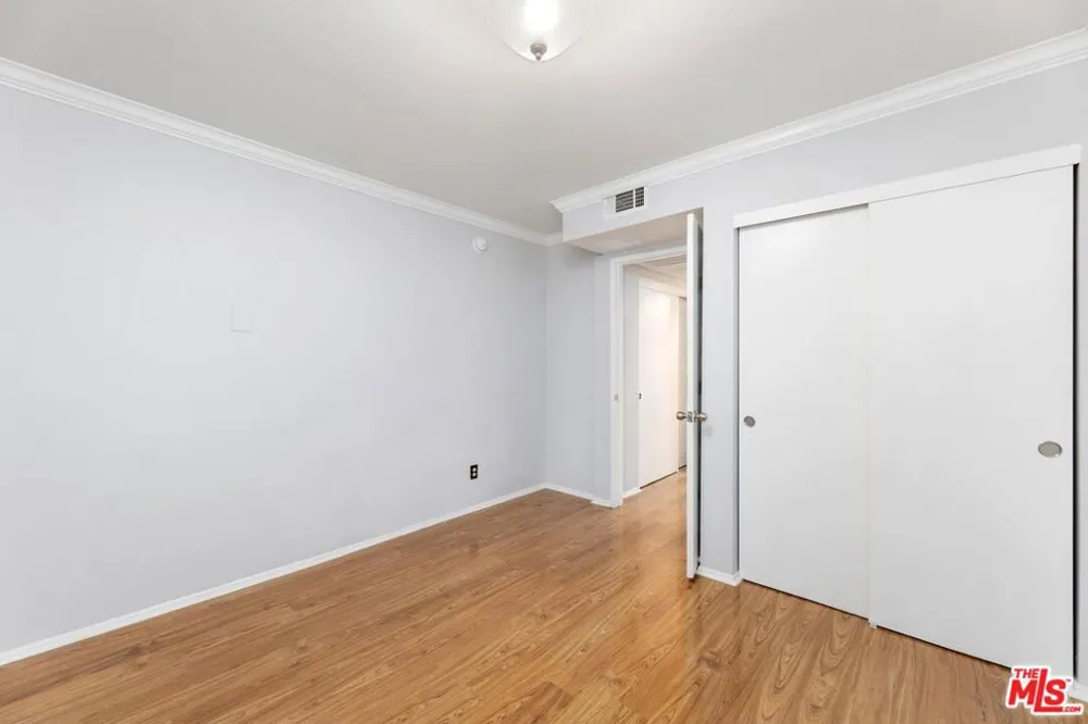 5325 Newcastle Avenue #338 Encino, CA 91316