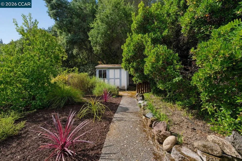 2749 W NEWELL AVENUE Lafayette, CA 94595