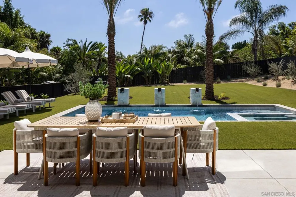1571 Oak Avenue Carlsbad, CA 92008