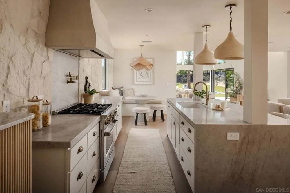1571 Oak Avenue Carlsbad, CA 92008