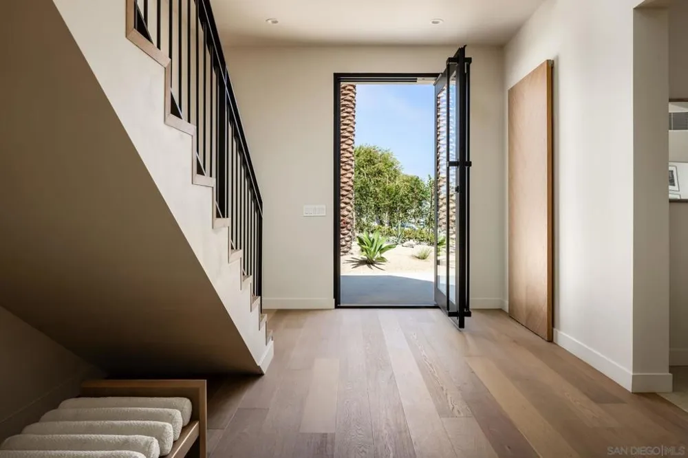 1571 Oak Avenue Carlsbad, CA 92008