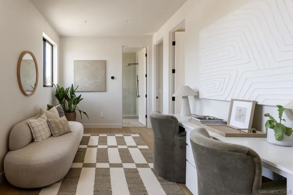 1571 Oak Avenue Carlsbad, CA 92008