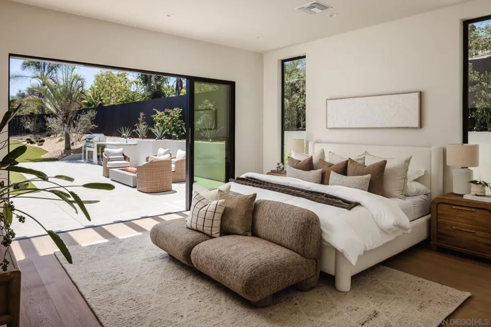 1571 Oak Avenue Carlsbad, CA 92008