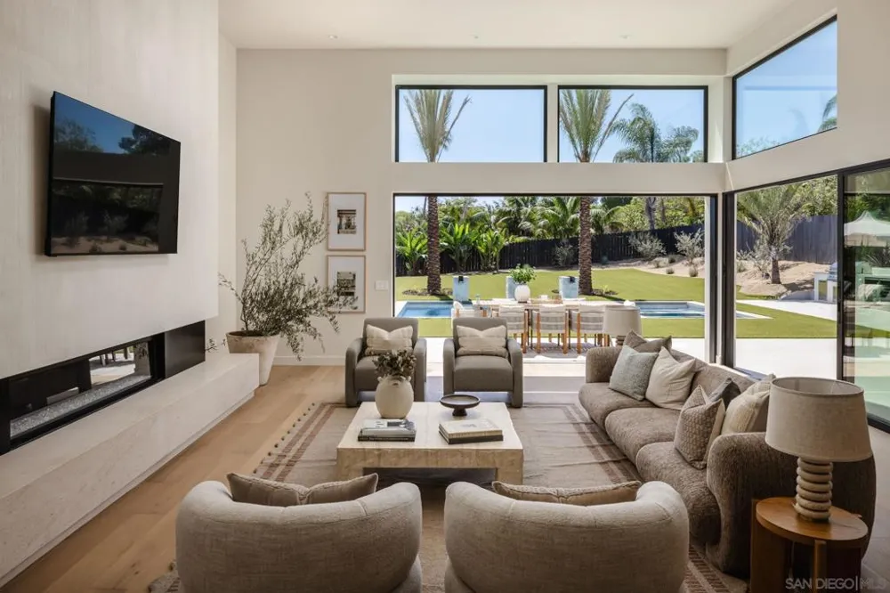 1571 Oak Avenue Carlsbad, CA 92008