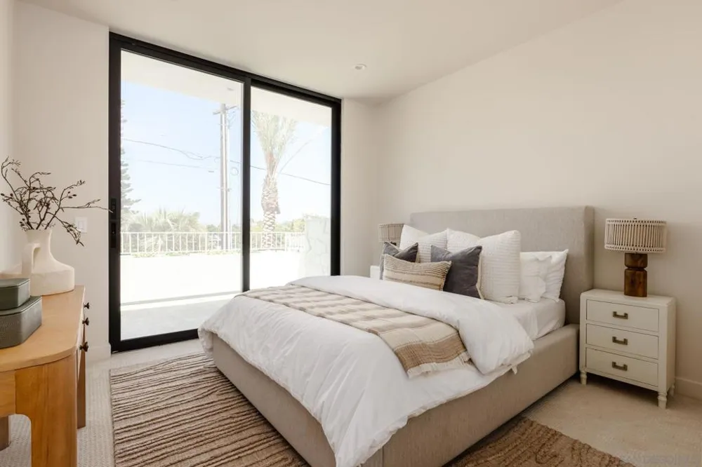 1571 Oak Avenue Carlsbad, CA 92008