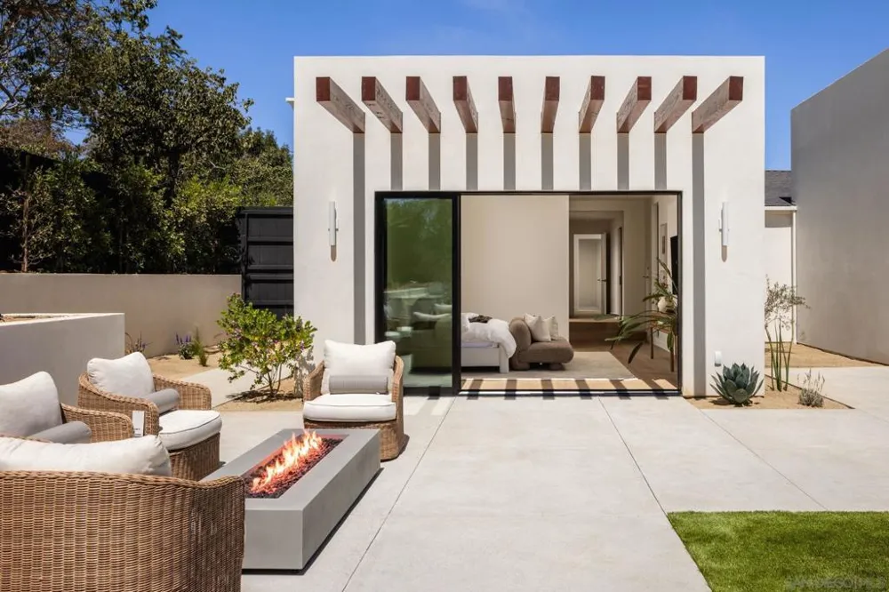 1571 Oak Avenue Carlsbad, CA 92008
