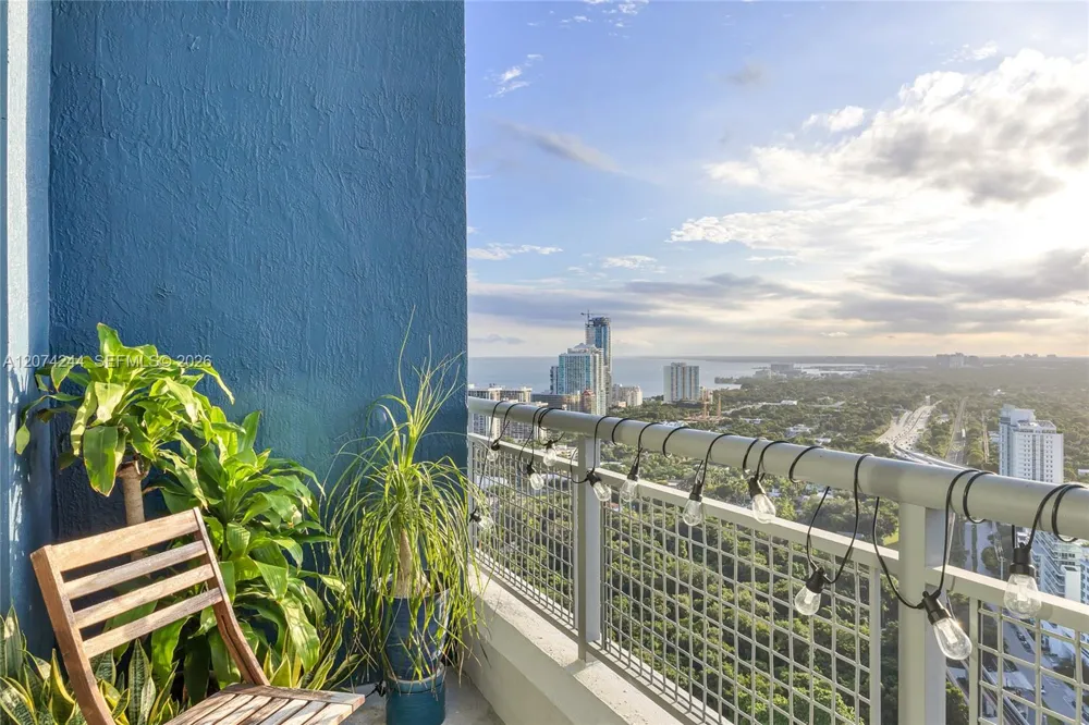 60 SW 13th St #3211 Miami, FL 33130