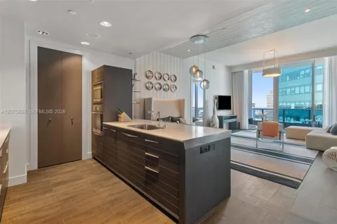 200 Biscayne Boulevard Way #5211