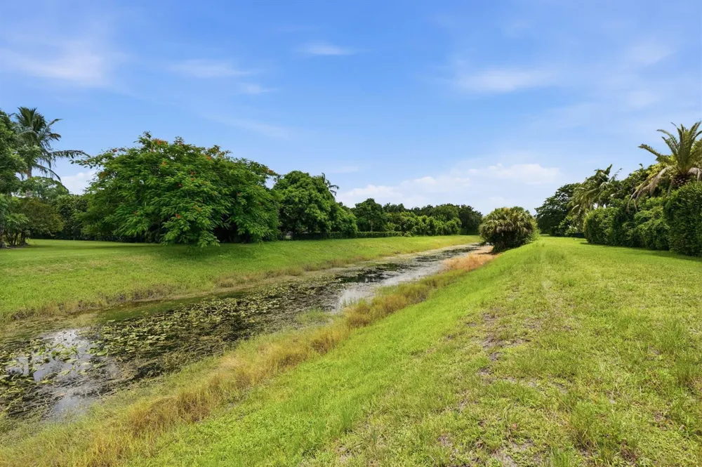 8288 MAN O WAR ROAD Palm Beach Gardens, FL 33418