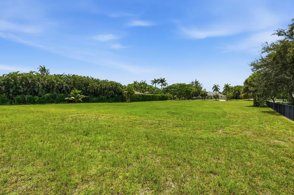 8288 MAN O WAR ROAD Palm Beach Gardens, FL 33418