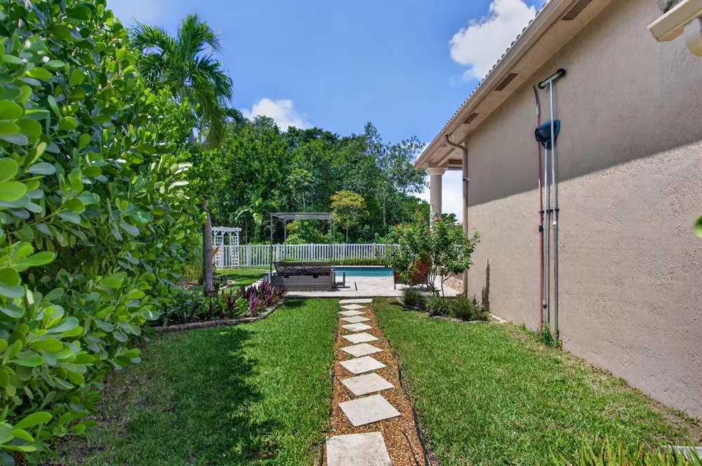 6161 NW 53RD CIRCLE Coral Springs, FL 33067