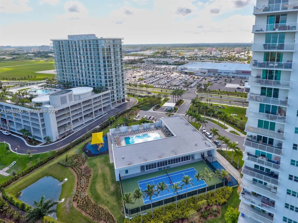 15051 Royal Oaks Ln #401 North Miami, FL 33181
