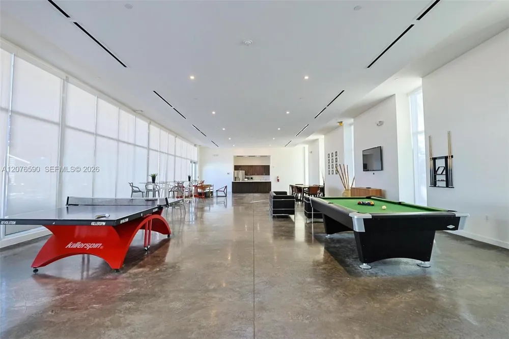 15051 Royal Oaks Ln #401 North Miami, FL 33181