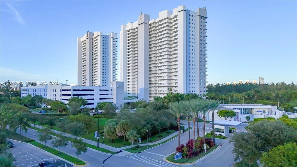 15051 Royal Oaks Ln #401 North Miami, FL 33181