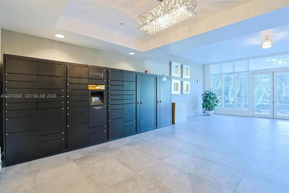 15051 Royal Oaks Ln #401 North Miami, FL 33181