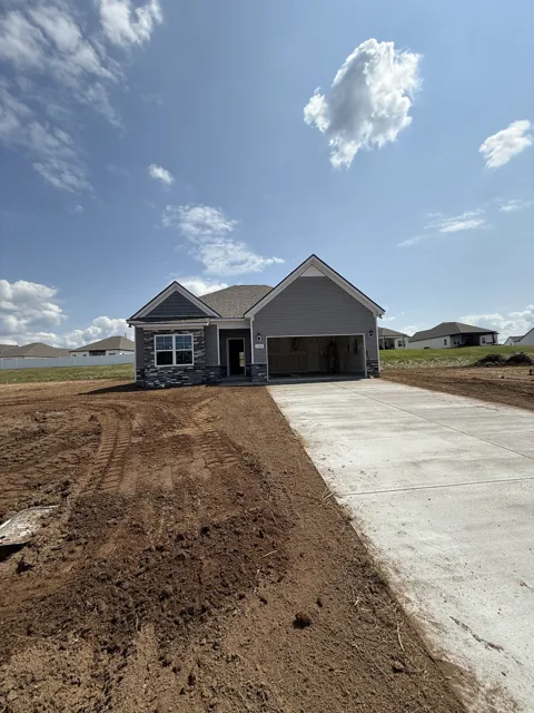 733 Creekbend Ln