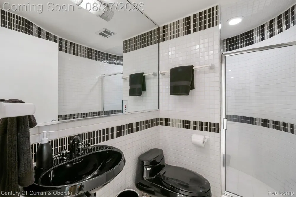 8890 Northampton Drive Plymouth Charter Township, MI 48170