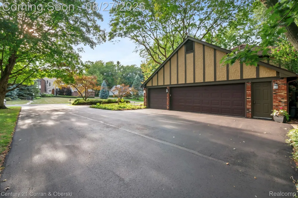 8890 Northampton Drive Plymouth Charter Township, MI 48170