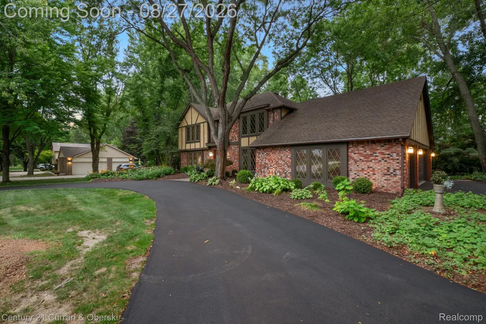 8890 Northampton Drive Plymouth Charter Township, MI 48170